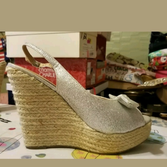 Shoes - Picture 3 of 8